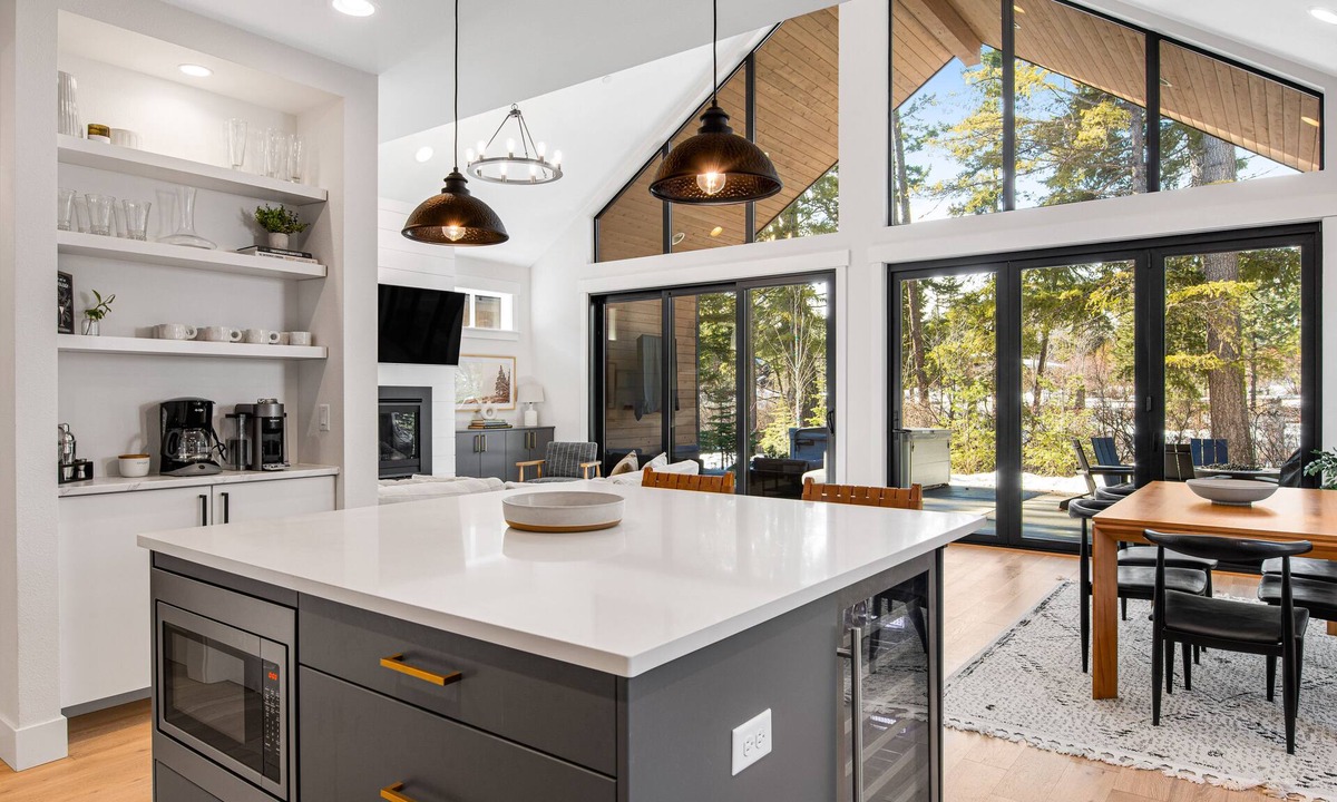 Roslyn House | Enchanting home with grill, firepit, full kitchen, central AC, & washer/dryer