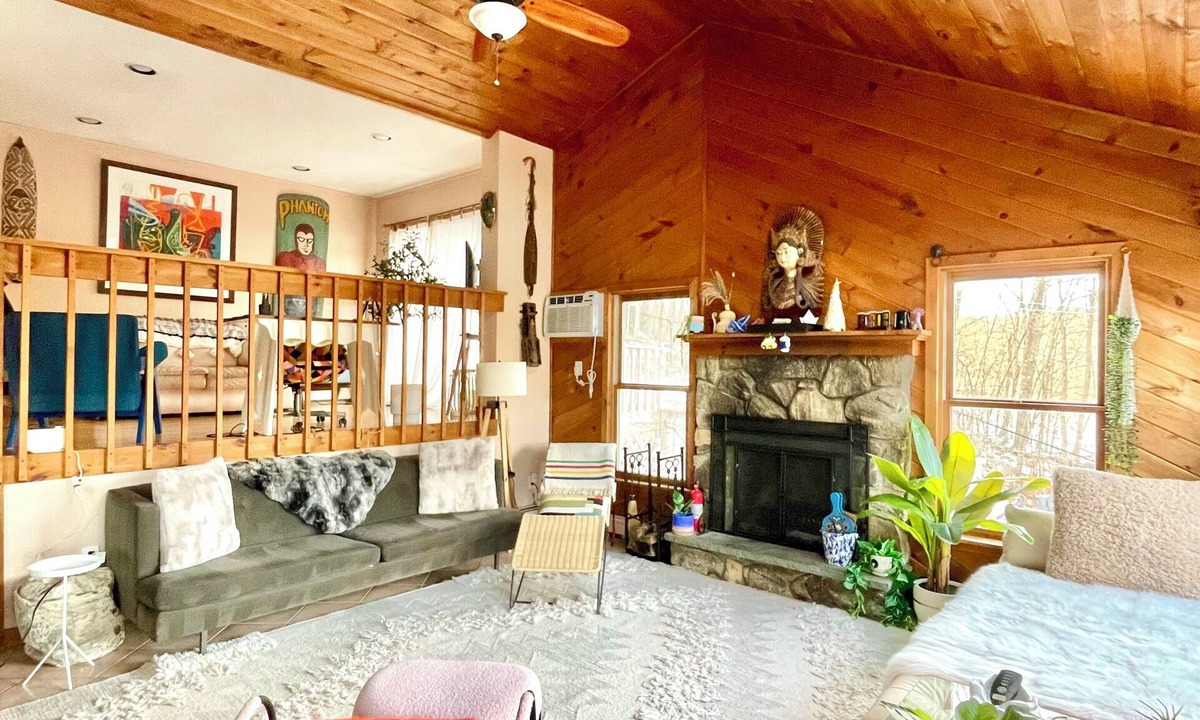 Carmel Ski Chalet | Enchanting Lake front chalet with backyard and fire pit. Dog friendly.
