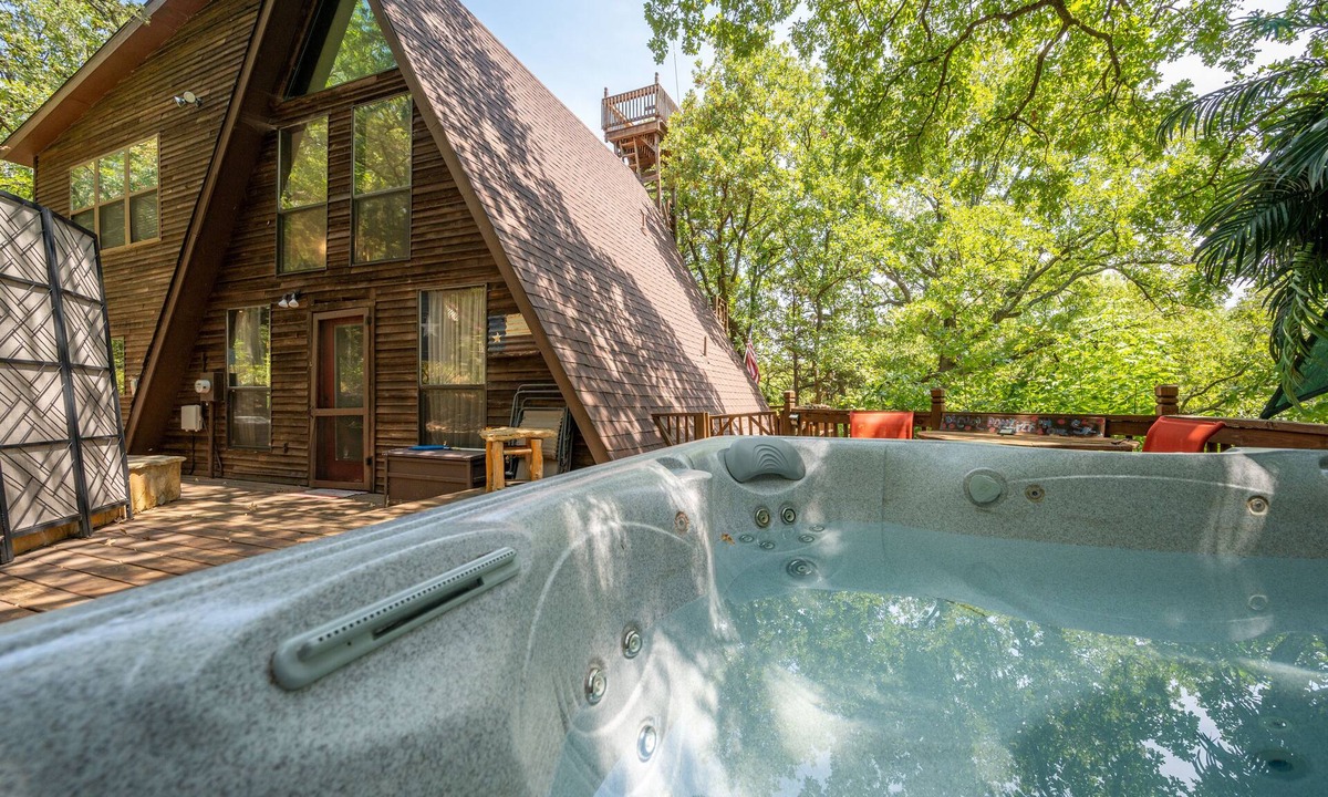 Pottsboro Cabin | Enchanting Lake Texoma Cabin with Hot Tub
