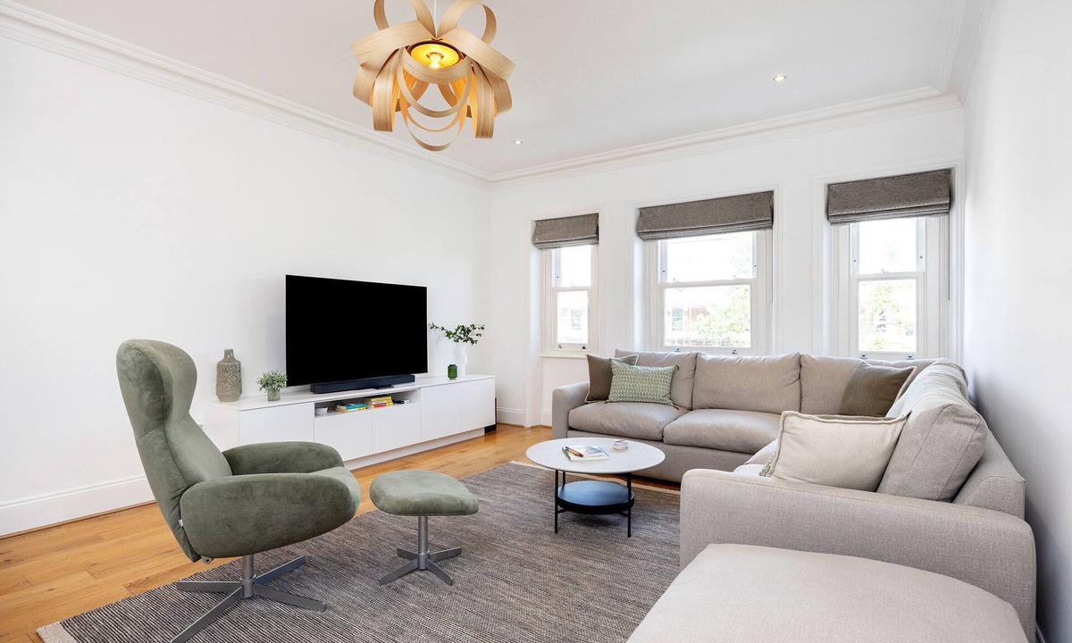 Belsize Apartment | Enchanting Light, by Veeve
