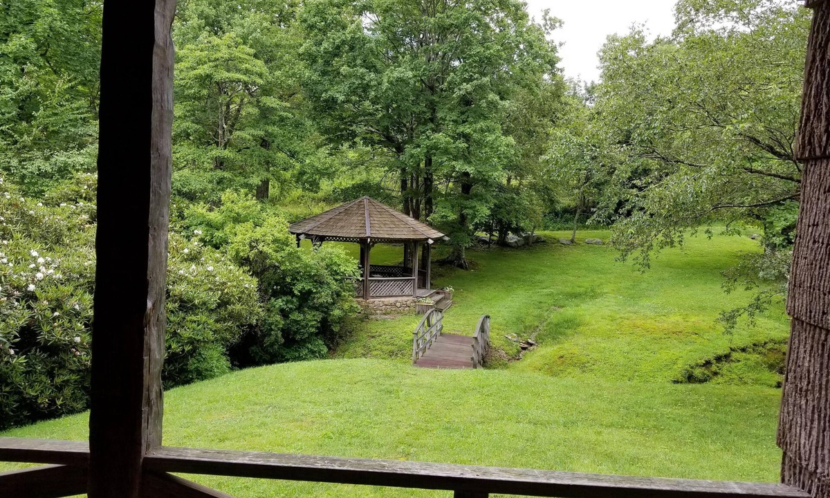 Panorama Estates Cabin | ENCHANTING LOG CABIN