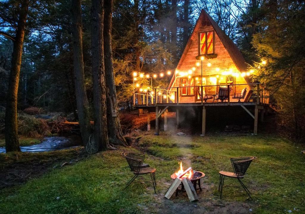Yulan Ski Chalet | Enchanting River- Water Front A-Frame Cabin
