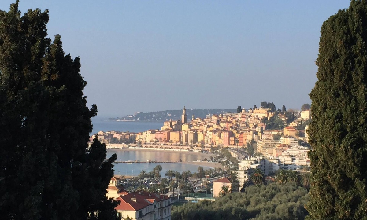 Menton Apartment | Enchanting view on the old Menton