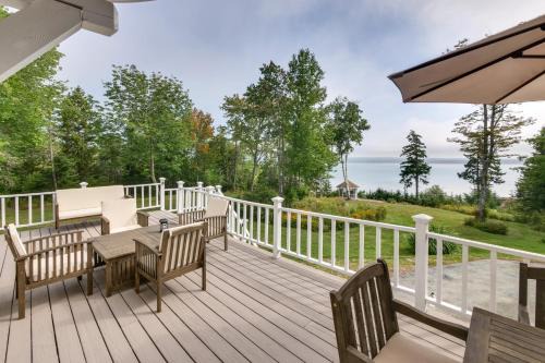Sorrento House | Enchanting Waterfront Sorrento Home with Deck!