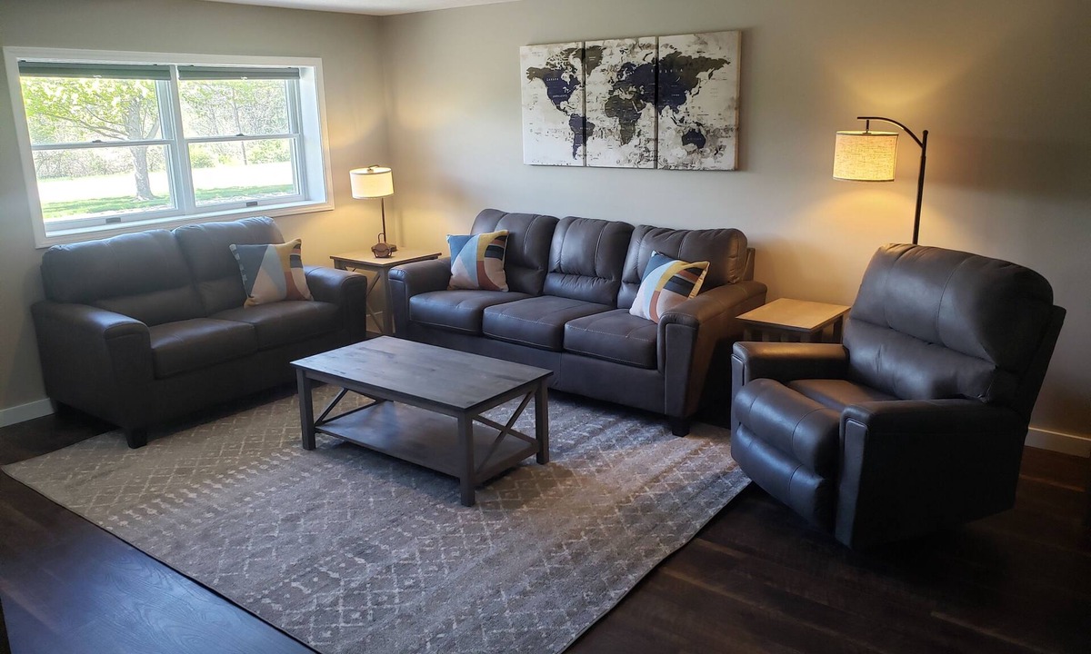 Burdett Apartment | End-unit apartment with spacious lawn