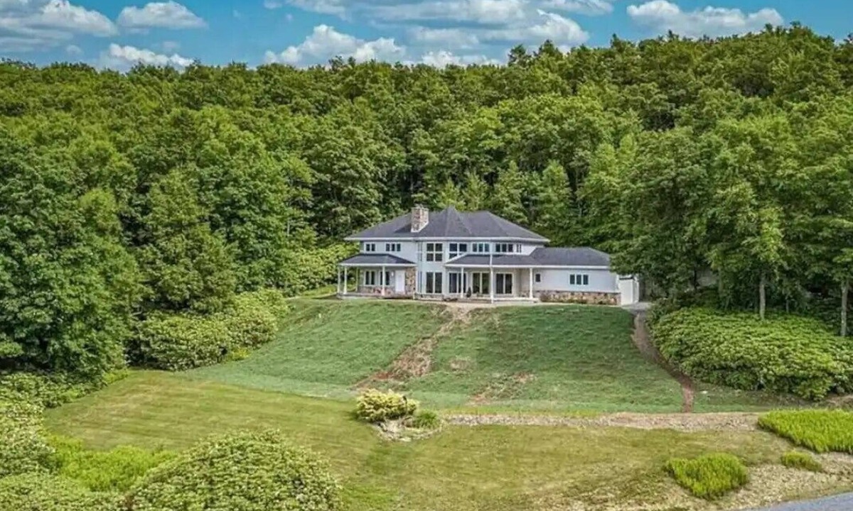 Aquashicola House | Endless Lake Views, Amazing Sunsets overlooking a state park!