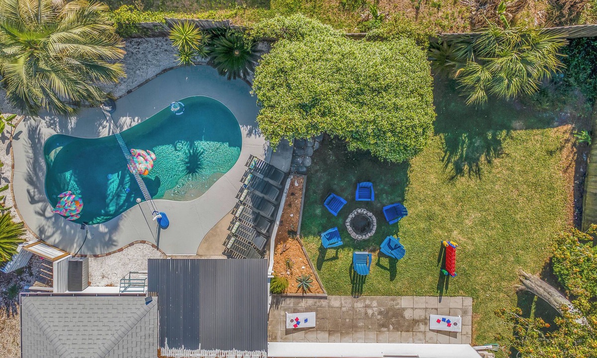 Dolphin's Cove House | Endless Summer- Beach | Pool | Firepit | 3 king bedrooms | Bunk Room