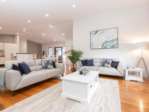 Smiths Lake House | Endless Summer at Smiths