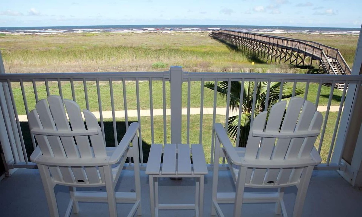 Red Fish Cove Condo | Endless Summer -Beach Front-Dune Walkover-New AC unit!