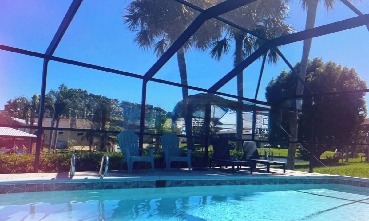 Palm Harbor House | Endless Summer! Pool & Spa Dock-Kayak-Beaches!