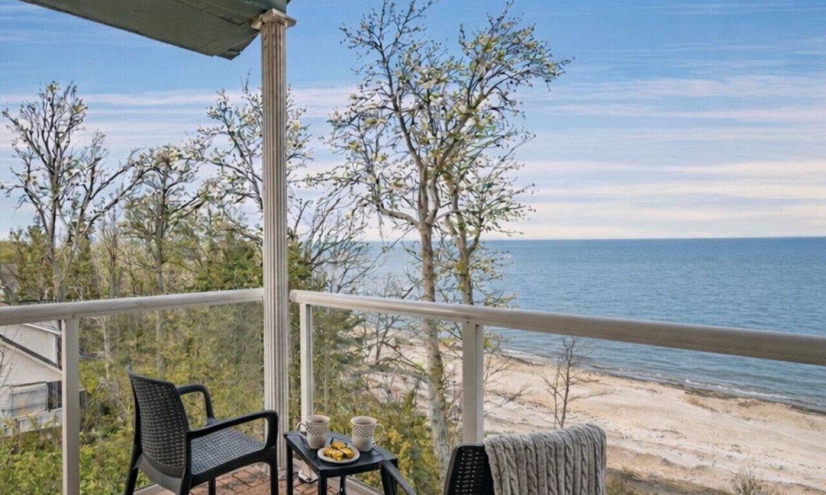 Geneva-on-the-Lake Condo | Endless Summer - Sleeps 6 Condo