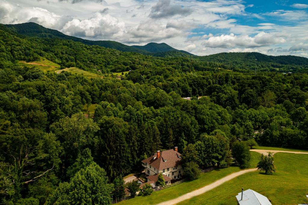 Candler Bed & Breakfast | Engadine Inn and Cabins