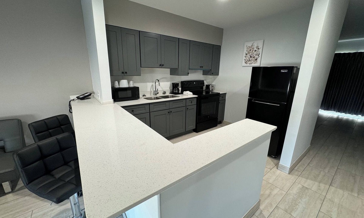 Englewood South Hotel | Englewood Inn & Suites