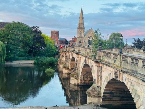 Shrewsbury Apartment | English Bridge Court