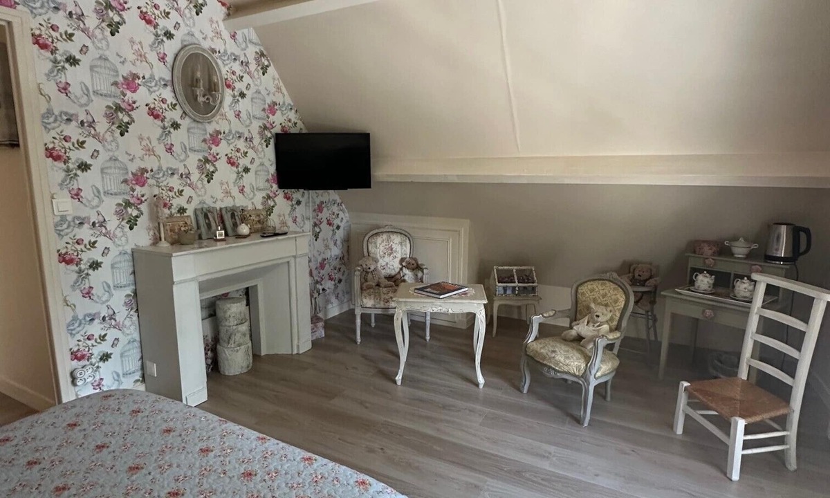 Suzay Bed & Breakfast | 'English Garden' Guest Room with Pool, Breakfast, Shared Garden & Wi-Fi
