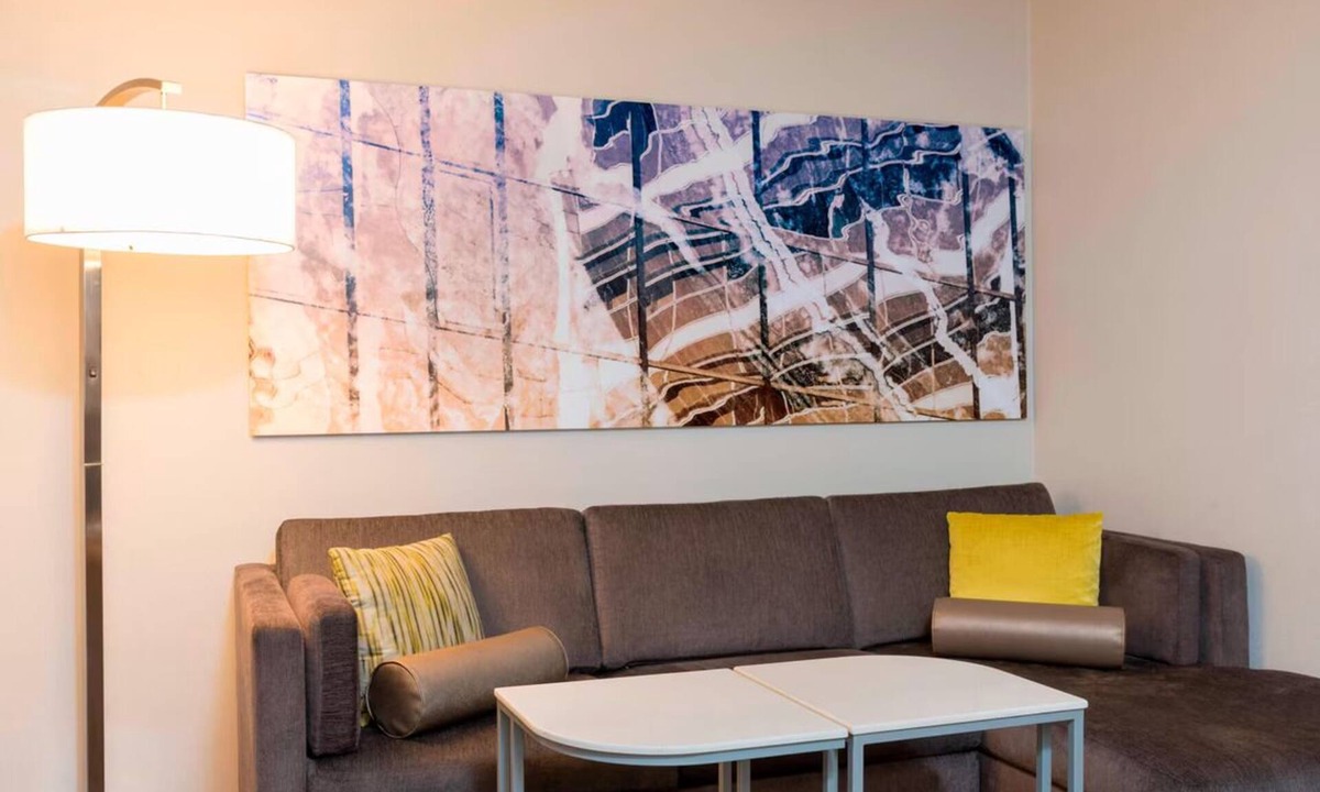Norwood Park Hotel | Enjoy 2 Clean & Quiet Suites w/Kitchenette & Pool | Minutes from O'Hare Airport