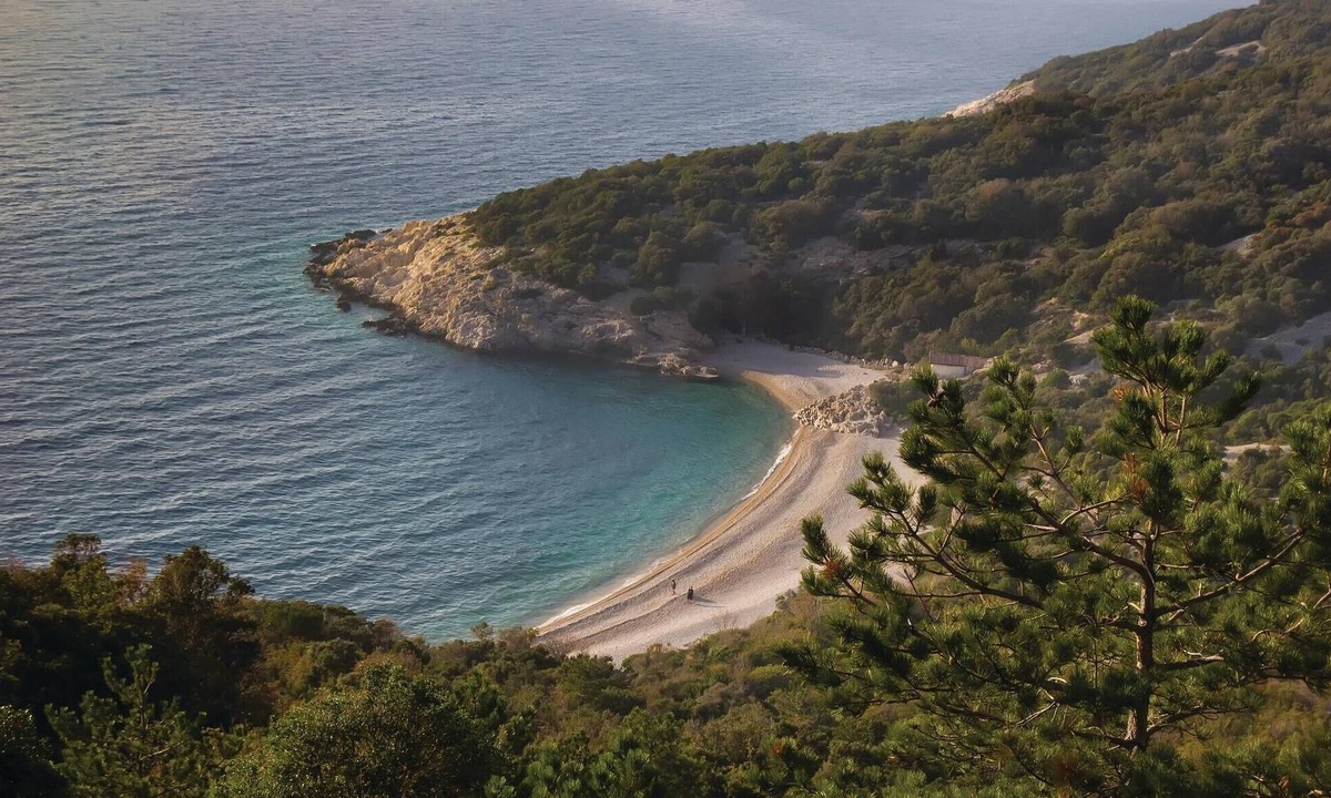 Martinscica Apartment | Enjoy a great vacation in this vacation apartment in excellent location on the beach.
