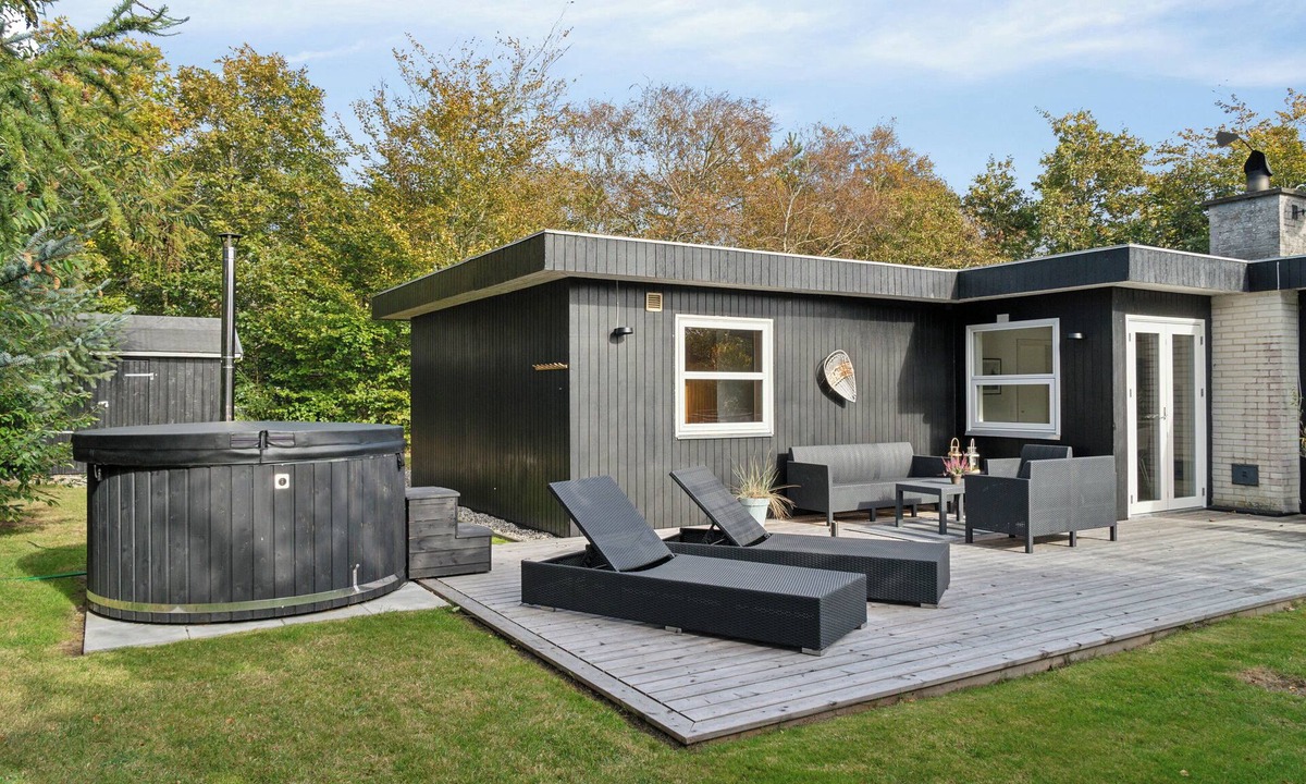 Skjern House | Enjoy a holiday just 200 m from Ringkøbing Fjord