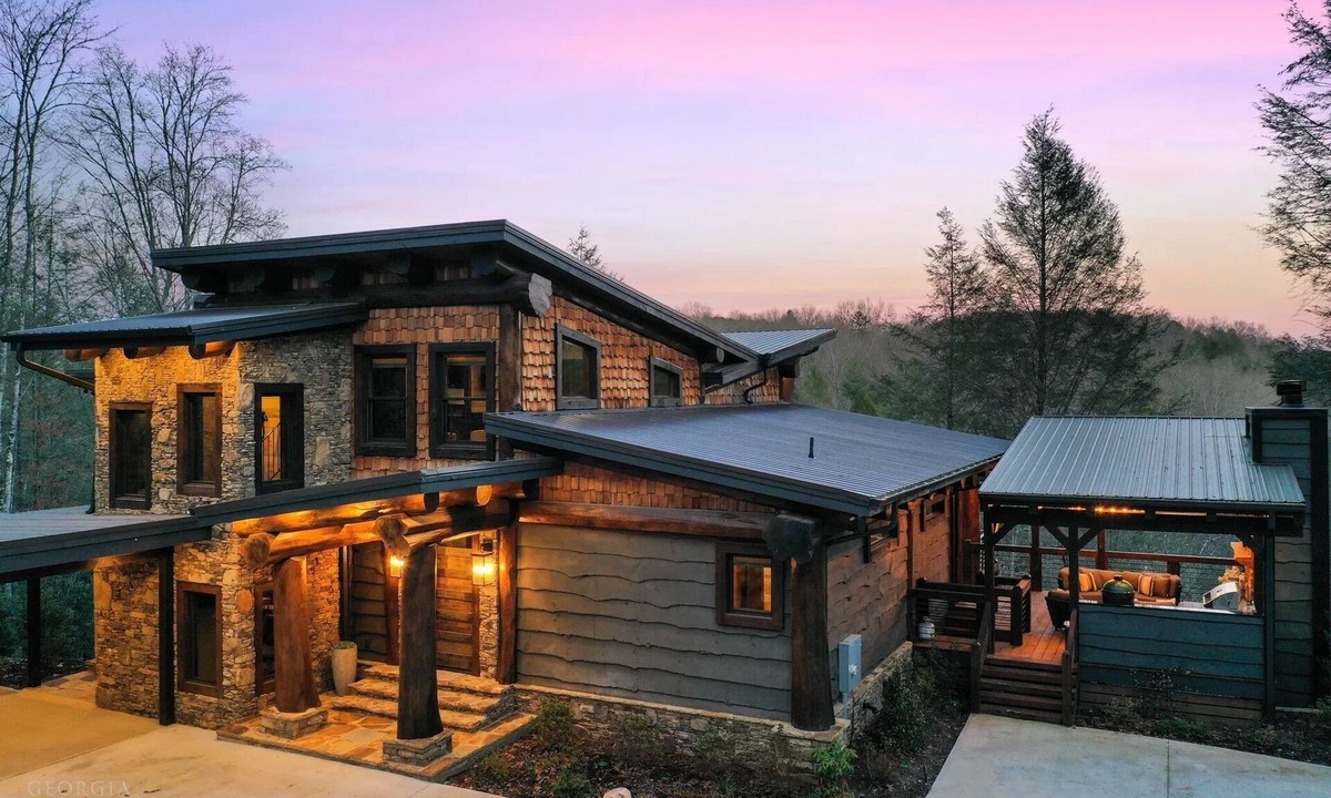 Epworth Cabin | Enjoy a Luxe Riverfront Retreat at Miracle Creek