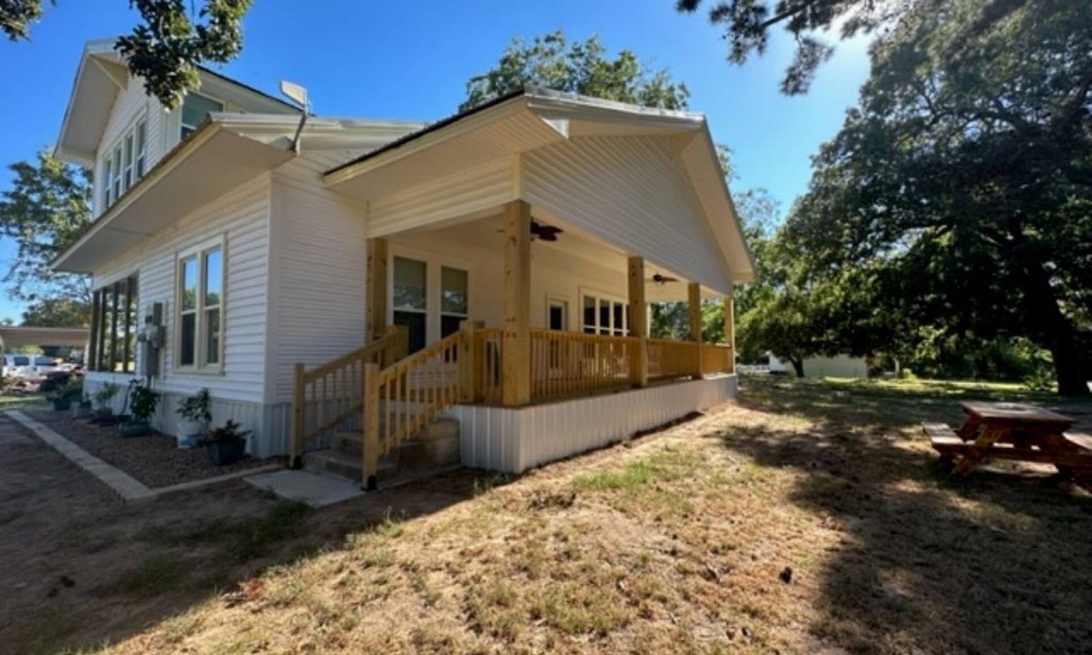 Arthur City Other | Enjoy a Relaxing Retreat to The Farmhouse in the East Texas Countryside!