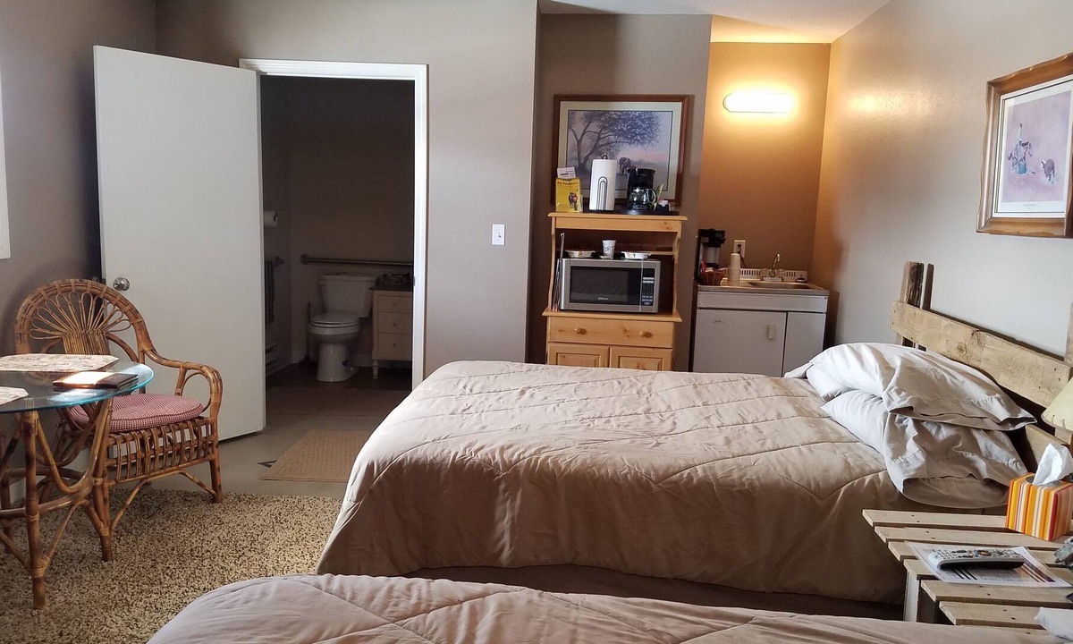 York County House | Enjoy a Stay at a Horse Motel in York, NE, Handicap Accessible/Pet Friendly
