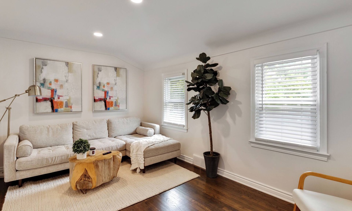 Oak Park Apartment | Enjoy a stylish experience at this unique, modern flat