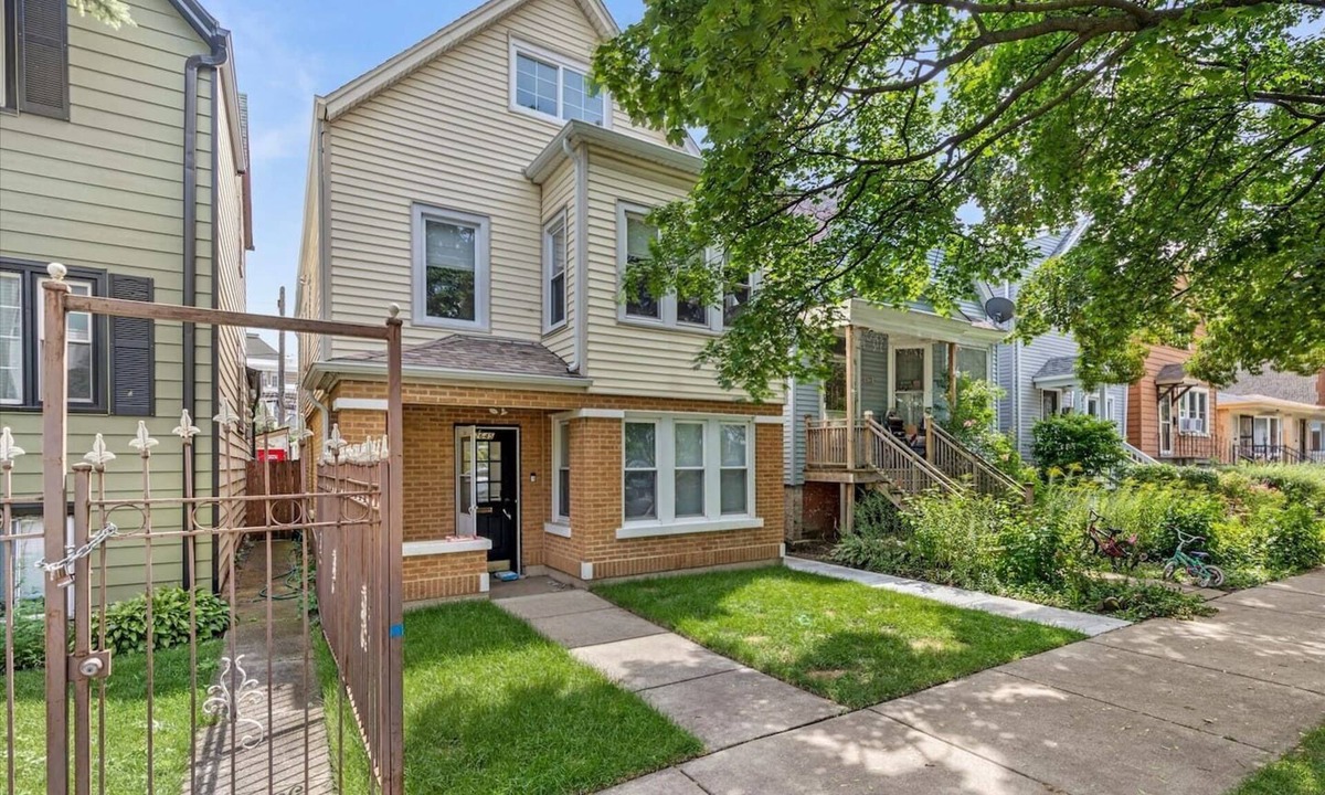 Logan Square Apartment | Enjoy a stylish experience at this centrally-located place