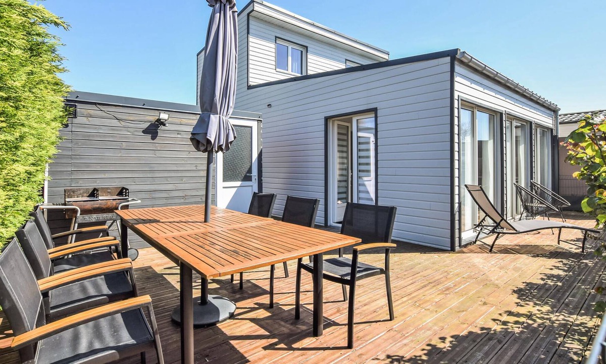 Hermanville-sur-Mer House | Enjoy an unforgettable vacation in this inviting vacation home near the beach!