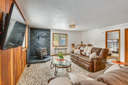 Granby House | Enjoy Deck + Mtn Views: Grand Lake Retreat!
