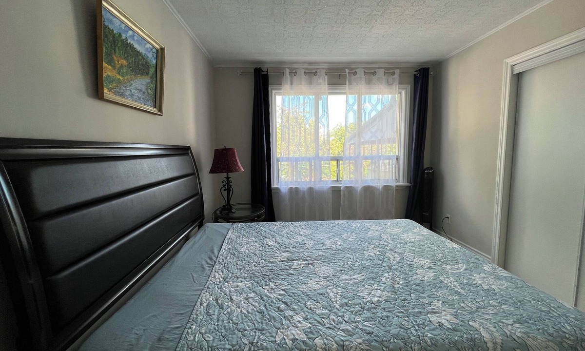 Tam O'Shanter-Sullivan House | Enjoy Free parking three-bedroom Bunglaw house!