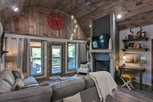 Marble Falls Villa | Enjoy Ozark History in Style!