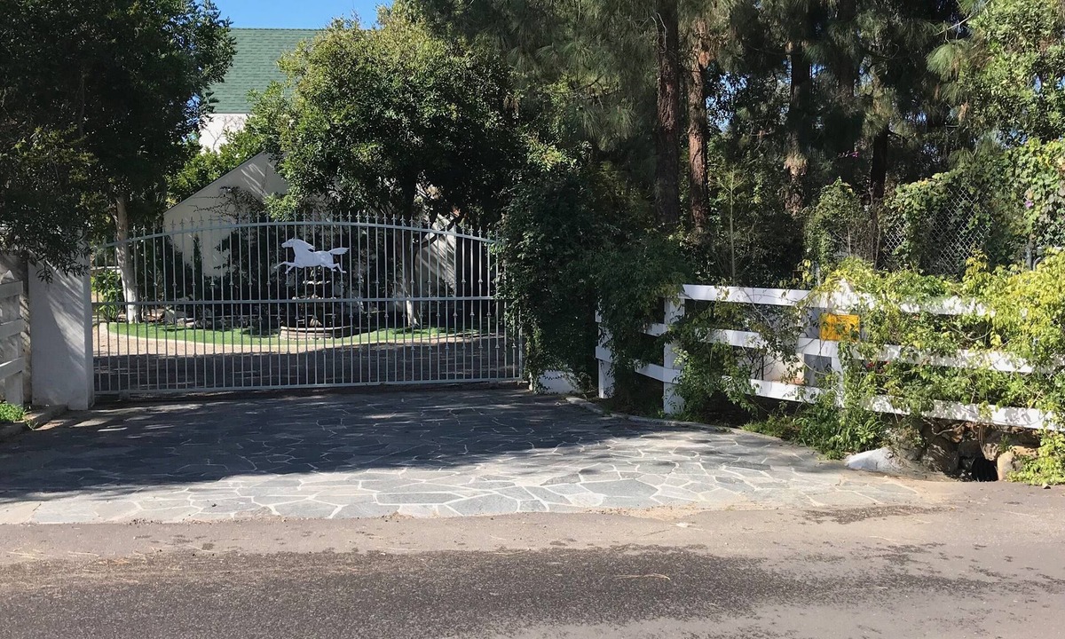 Escondido House | Enjoy Peace & Quite of Country Living Near the Attractions of the City