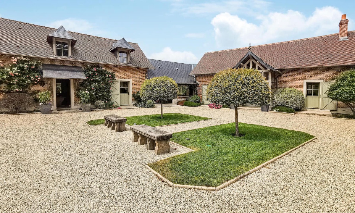 Nouan-le-Fuzelier House | Enjoy privacy and luxury in this villa on a beautiful estate.