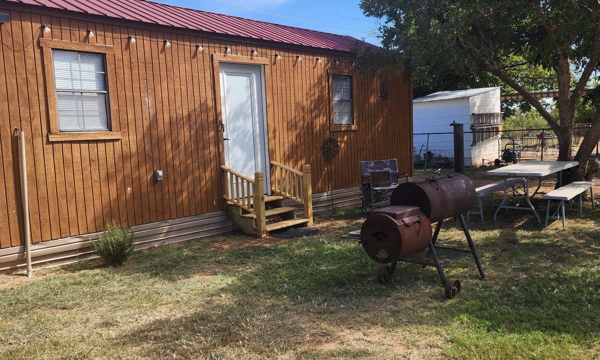 Crosbyton Cabin | Enjoy Shore Thing Cabin at White River Reservoir!