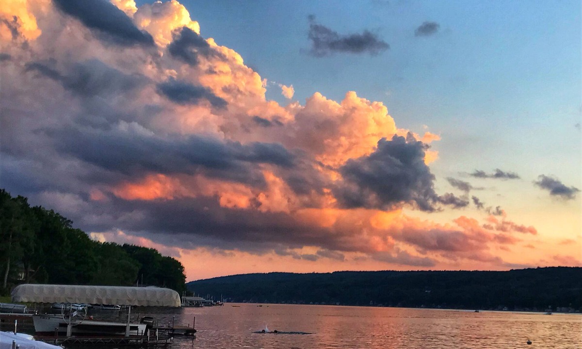 Town of Milo Cottage | Enjoy spectacular sunsets on the Keuka Wine Trail! Charming & pet friendly!