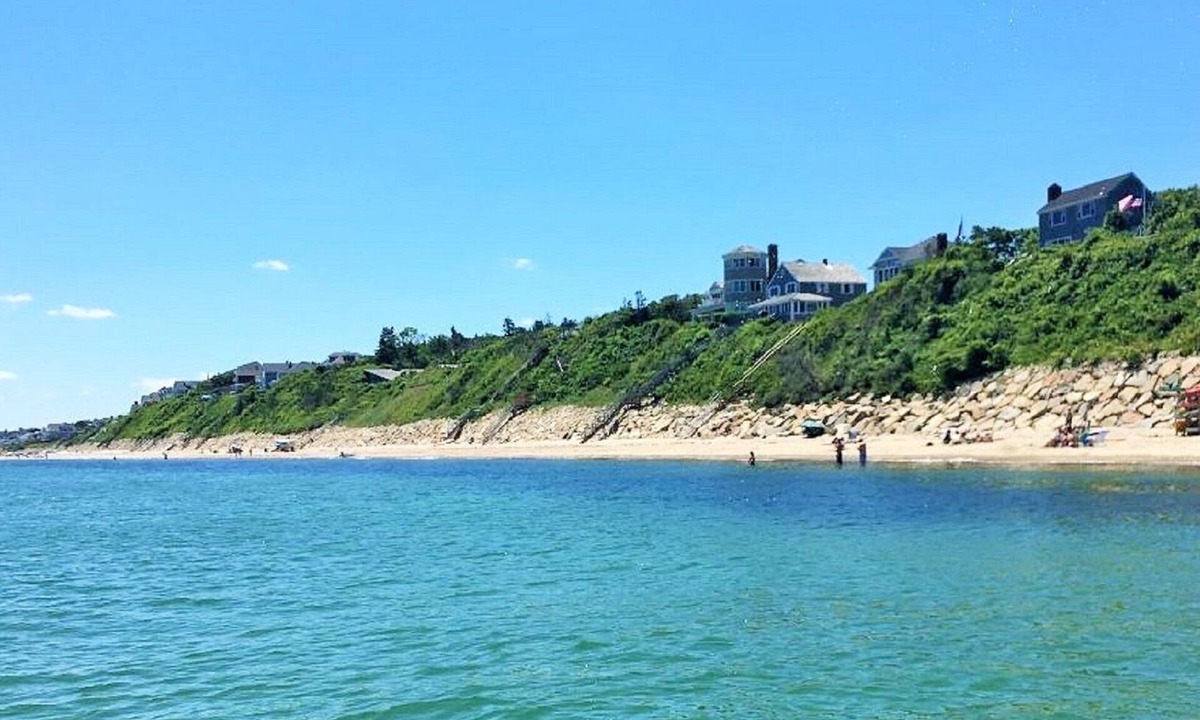 Cedar Bushes House | Enjoy the beach and all that Plymouth has to offer in luxury anytime of year!