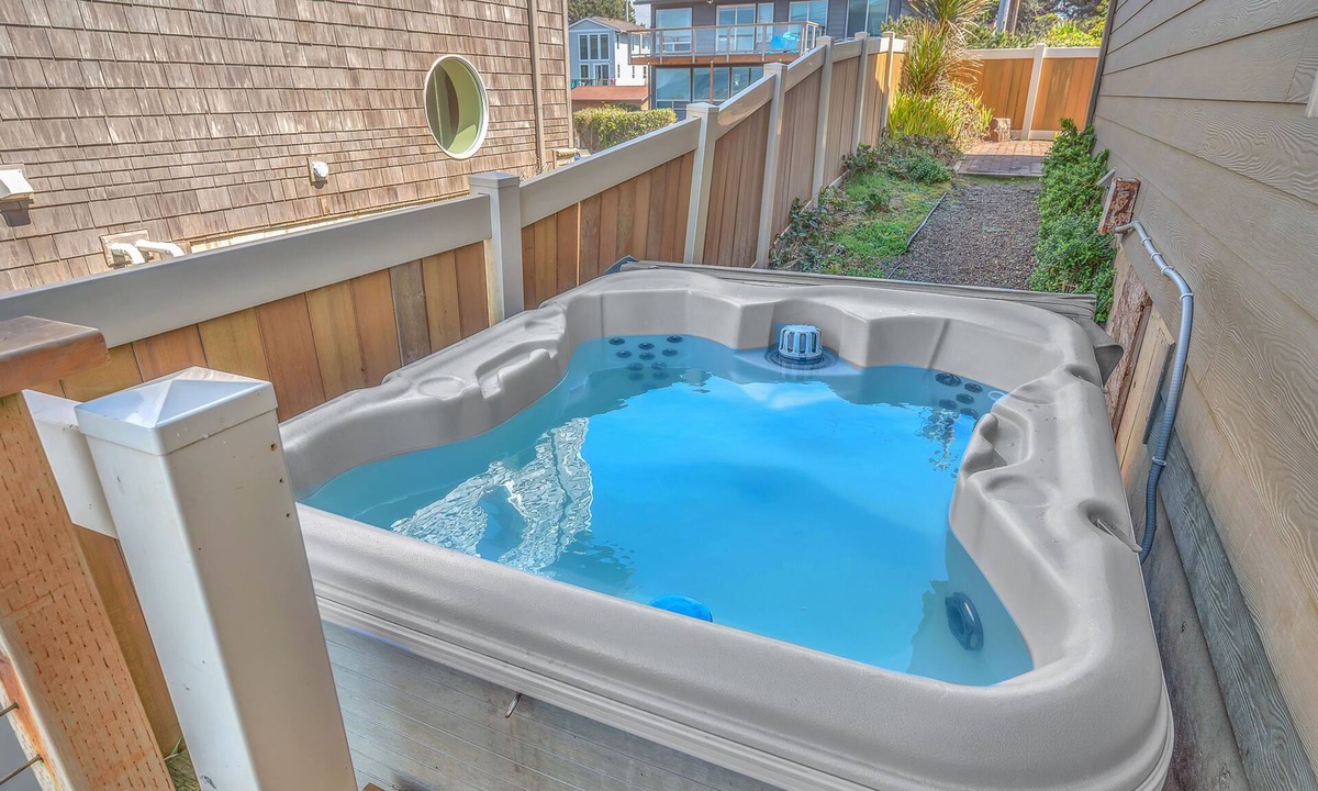 Gleneden Beach House | Enjoy the beach from this Ocean Front home with a Hot Tub and Large Deck