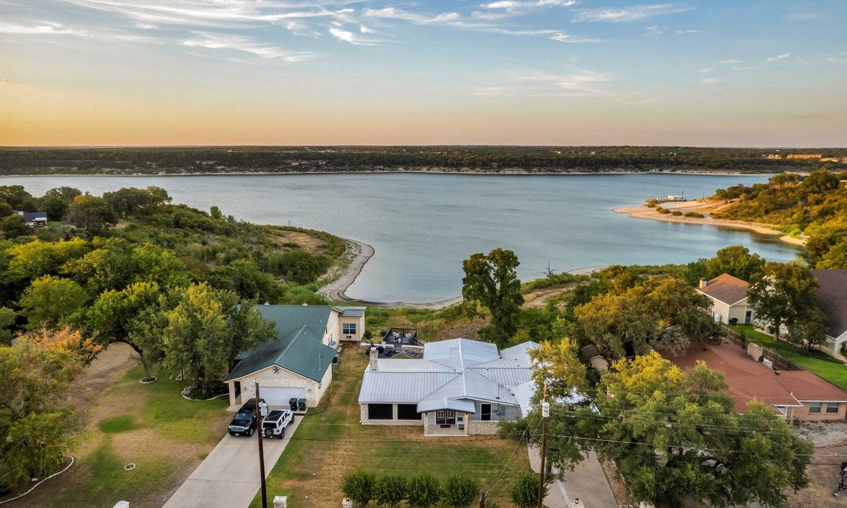 Belton House | Enjoy the Best View on Lake Belton with Direct Lake Access