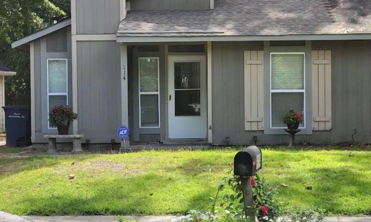 Jacksonville House | Enjoy the entire home and savor your privacy!