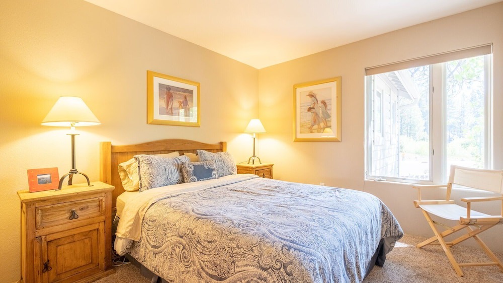 Kings Beach Condo | Enjoy the Lakeview! Complex centrally located in Kings Beach, right on the Lake!