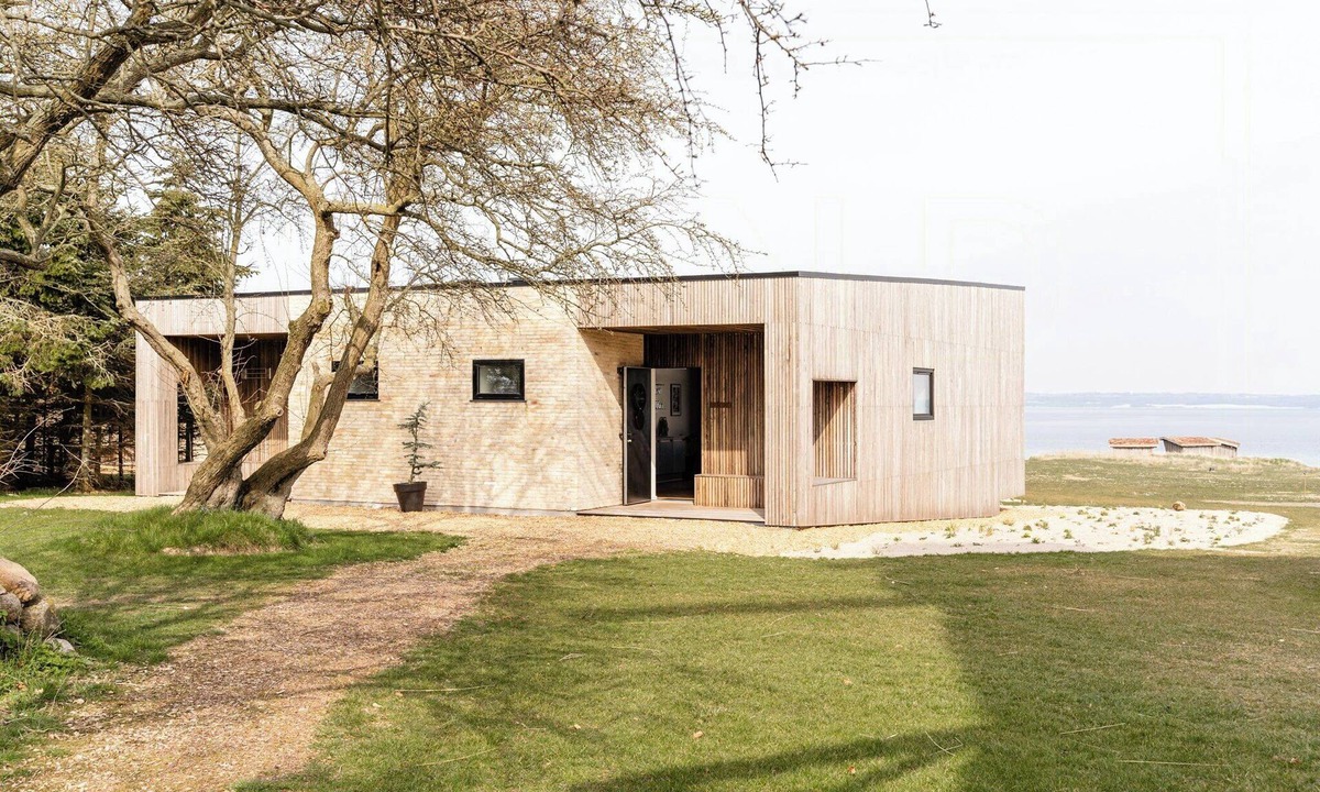 Ebberup House | Enjoy the panoramic view from first row on Helnæs
