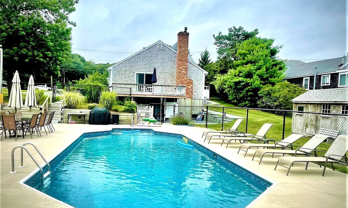 South Chatham House | Enjoy your own private pool in Chatham! (2252)