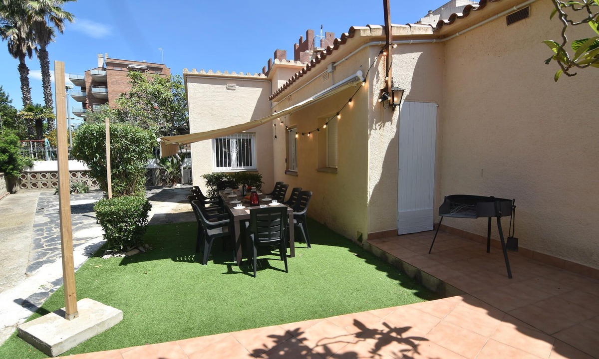 Santa Margarida House | Enjoy your Vacation in this Spacious and Comfortable House in Roses, Costa Brava! Ideal for Large Groups and Families.