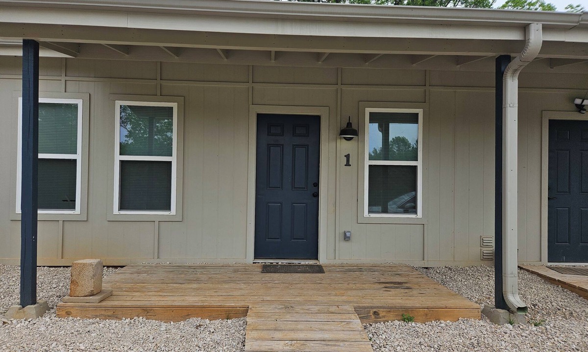 Tyler Apartment | Enjoyable 1-bedroom apartment with AC for a relaxing stay