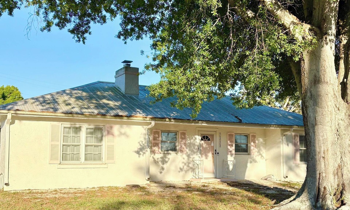 Whitfield House | Enjoyable 2-bedroom house with Pool in charming Sarasota
