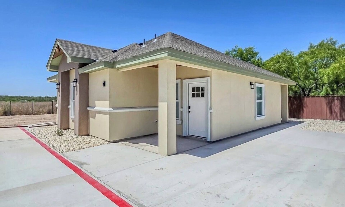 Rosita South House | Enjoyable 2-bedroom house with AC 1min from Kickapoo Lucky Eagle Casino.