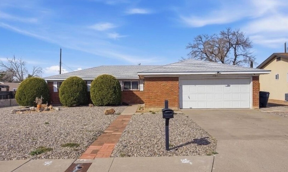 Northeast Heights House | Enjoyable 3-bedroom house with AC in quaint Albuquerque