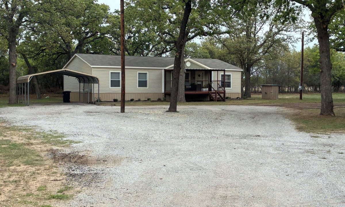 Baird House | Enjoyable 4-bedroom house with AC in charming Baird