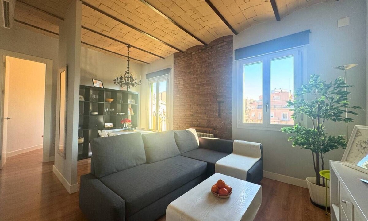 Sant Antoni Apartment | Enjoyable Bright & Cozy Flat in Eixample
