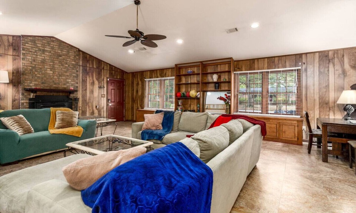 Pine Bluff House | Enjoyable Stay and Play 5BR